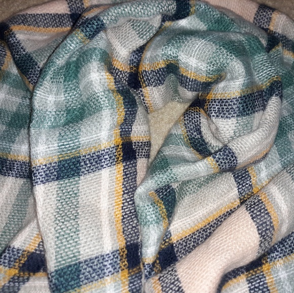 Beautiful Fall Shall Scarf Wrap - Picture 2 of 3